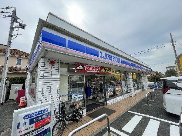 ローソン横浜みずずが丘店(「マチのほっとステーション」をスローガンに掲げる通り、忙しい日々に「ほっ」とするひとときをもたらします。)