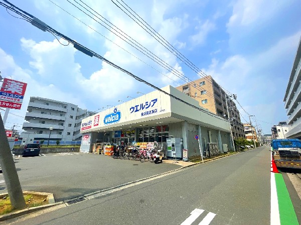 ウエルシア横浜綱島東店(「調剤併設」、「カウンセリング」、「深夜営業」及び「介護」を軸としたウエルシアモデルによるドラッグストア。)