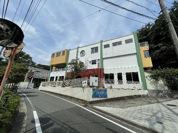 都田幼稚園(横浜市都筑区にある豊かな自然に囲まれた幼稚園。広い園庭でたくましく「遊び」、多くのことを「学ぶ」。 - コピー)