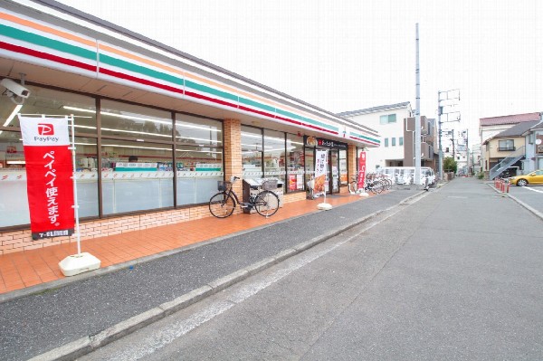 セブンイレブン 横浜新吉田東3丁目店(24時間営業のコンビ24ニエンス。セブンミール等好評の商品、品数豊富。)