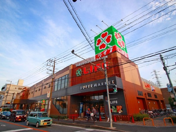 ライフ中原井田店(ライフは、「安全と安心」「鮮度と品質」「信頼とサービス」にこだわっています。)