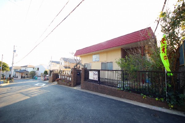 梅が丘天使幼稚園(園舎・園庭から子供たちの元気な声が聞こえてきます。できることが増えていく、お子様の成長が楽しみです。)