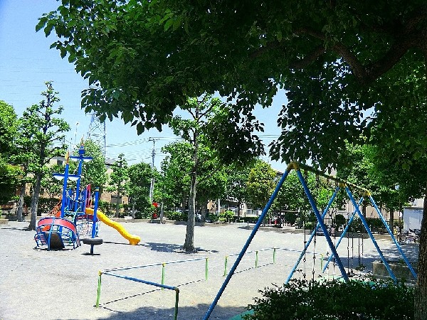 小倉下町公園(近隣には公園が複数ありますので、お子様にも嬉しい住環境です。きっと、お気に入りの公園がみつかるはずです。)