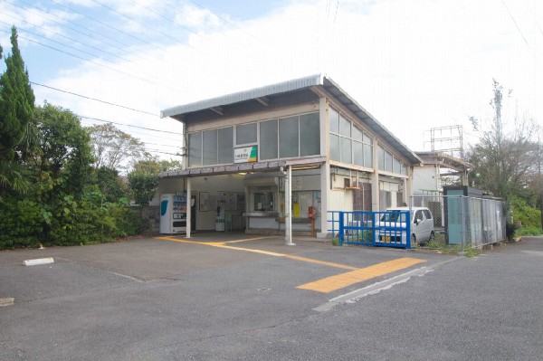 川崎新町駅(南武支線の駅。川崎駅から約15分。周辺は学校や住宅街が広がっています。)
