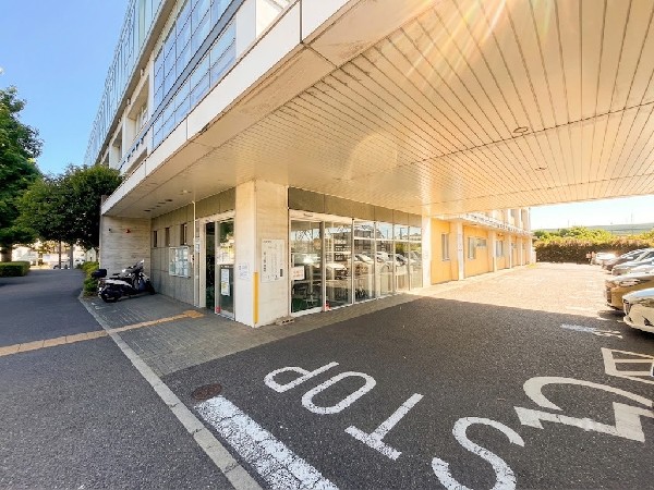 市ヶ尾病院(診療科目は内科、呼吸器内科、外科、整形外科など。地域医療の一端を担い心の通う医療を目指し「患者様本位の病院」であることを自負し努力します。)