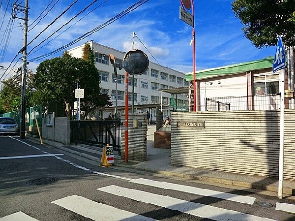 大曽根小学校(学校保健優良校や学校給食優良校などで表彰された実績を持ち、県や市の研究指定校として研究発表を実施したこともあります。)