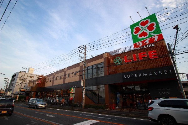 ライフ中原井田店(ライフは、「安全と安心」「鮮度と品質」「信頼とサービス」にこだわっています。)