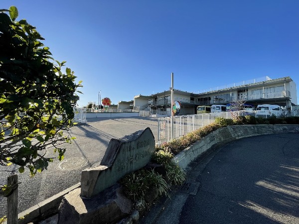 潮見台みどり幼稚園　(教育目標は「のびのび明るく元気な子」)