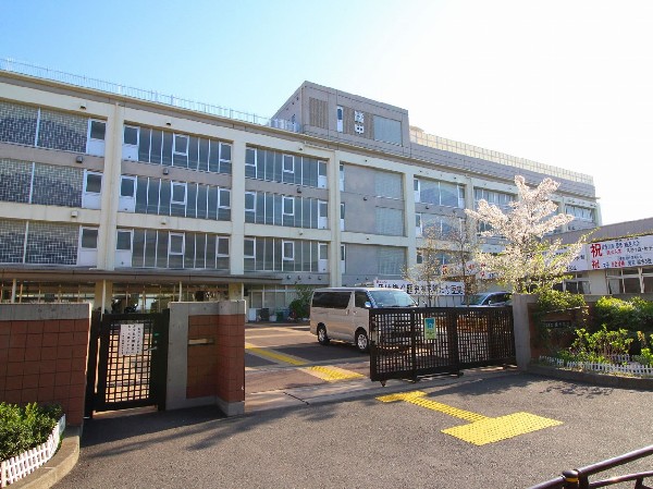 橘中学校　(校訓は「向上心」意欲を持って学習し豊かな知識、思いやりの心と、正しい判断力を身に付けよう。等)