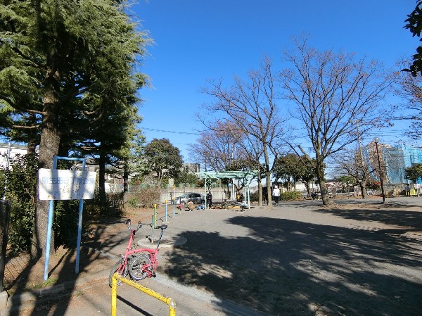 南生田3丁目公園　(住宅街らしく近隣には公園が多数ございますのでお子様にとって嬉しい住環境です。その日の気分でどこへ行こうか決める楽しみもあります。)
