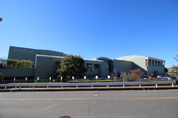 青葉スポーツセンター(館内には、広さの異なる体育室が3部屋、ほかにマシーンが完備されたトレーニング室、会議やミーティングにも活用できる研修室があります。)