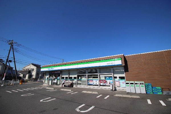 ファミリーマート東有馬二丁目店　(ファミチキをはじめスナックメニューも大人気です。)