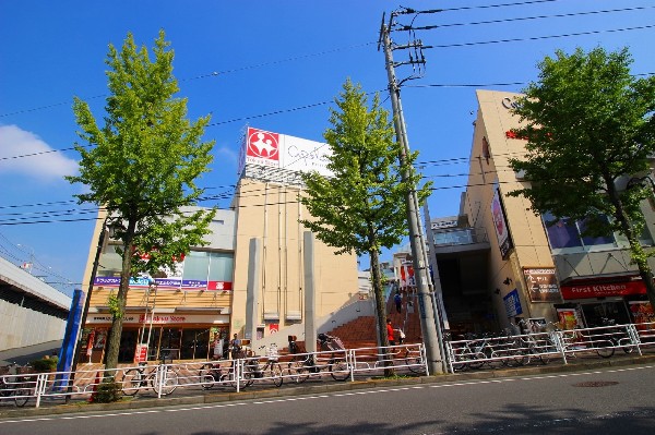 東急ストア藤が丘店(藤が丘駅前にあるスーパー。営業時間は9時～23時までと幅広い時間帯に利用することができ、お客様の毎日の生活に密着してお役に立ちます。)