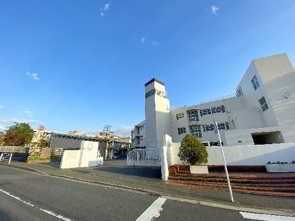 川和中学校　(生徒一人ひとりが明るく、元気な学校。)