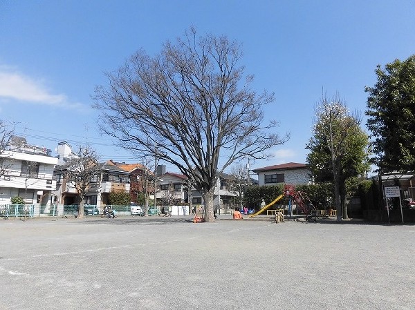 上小田中北公園　(住宅街らしく近隣には公園が複数ありますので、お子様にも嬉しい住環境です。きっと、お気に入りの公園がみつかるはずです。)