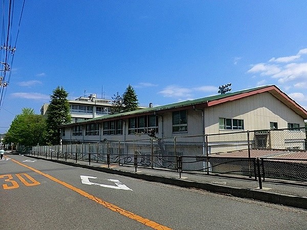 南生田中学校 (成長の過程でより濃い時間を過ごす3年間。お子様にとって、とても大切な思い出となるはずです。)