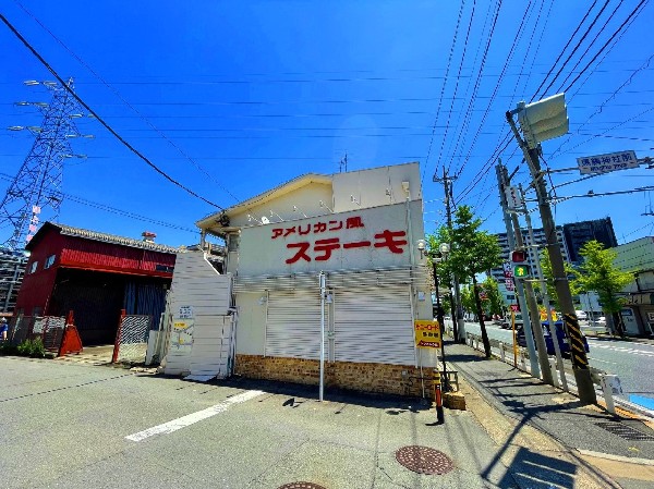 サニーロード(周辺は住宅地ながら、飲食店が多いため、お休みの日や記念日のお食事など、ご家族みんなで外食も楽しいですね。)