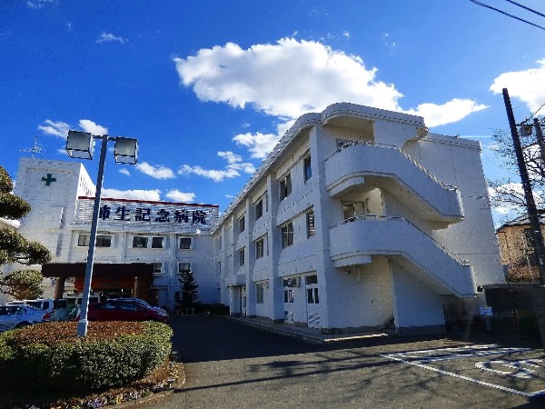 柿生記念病院(診療部門も多く救急外来も受付しているので、ご家族の「いざ」と言う時にも安心です。バスの運行も多く交通手段も豊富です。)
