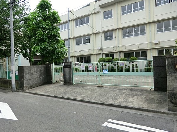 向小学校　(学校教育目標「1.すすんで学ぶ子　2.思いやりの心をもつ子　3.健やかに育つ子」)