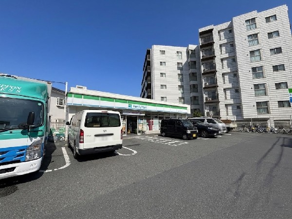 ファミリーマートMG溝口六丁目店(ファミリーマート人気のファミチキをはじめスナックメニューも大人気です。)