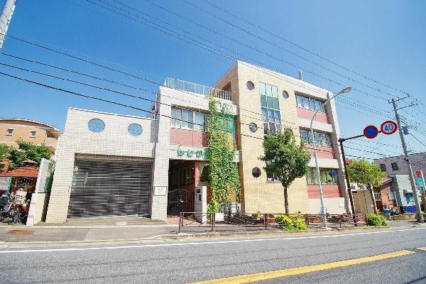 梶ケ谷幼稚園(教育方針は「丈夫な子、友達との交わりをできる子、自然に触れ合う子、創意工夫のできる子、挨拶のできる子の育成」)