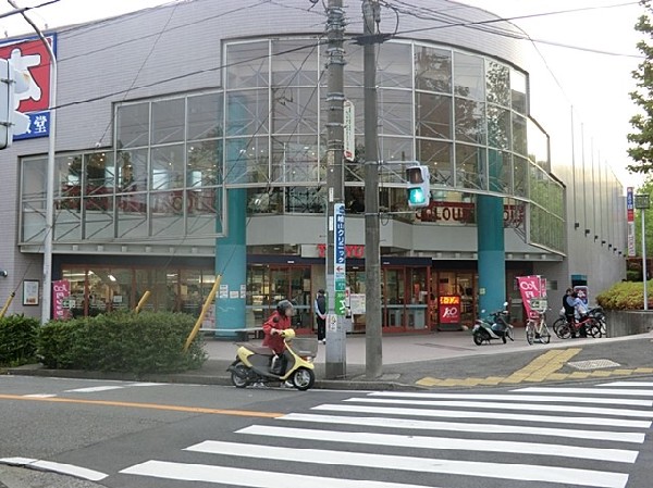 すすき野とうきゅう(駐車場211台完備し、スーパーだけでなく、テナント店なども入りお買物に便利な立地です。)