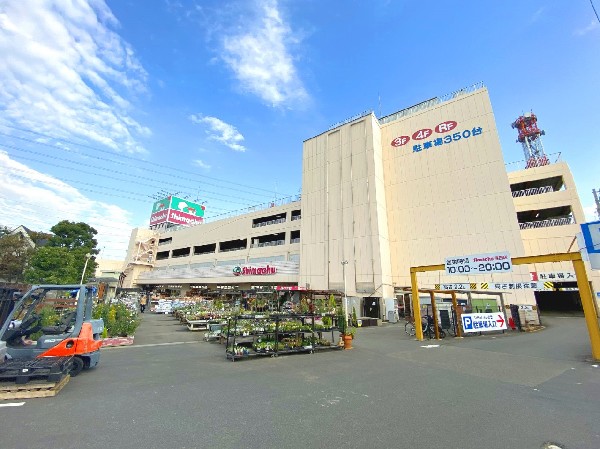 ホームズ　荏田店(日用品、ペット用品、家電から建築資材まで何でもそろうホームセンターです。)