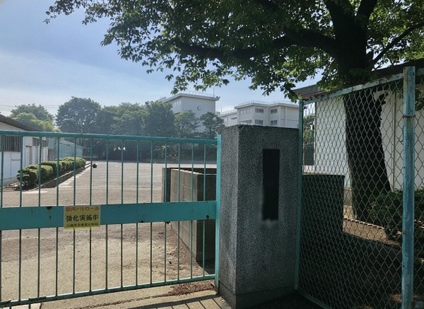 有馬小学校(学校教育目標は、明るい子、がんばる子、やさしい子、元気な子)