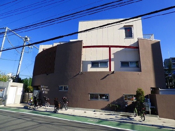 うめのき保育園(保育理念は「ひとりひとりを大切に　愛情の芽生えを培う」。子ども達がのびのび集中して遊びをつくり出せる環境がたくさんあります。)