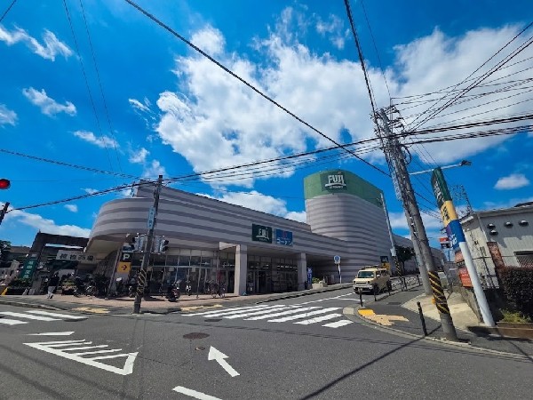 コーナン宮前上野川店(日用品、DIY用品、ガーデニング用品、ペット用品、建築資材など幅広い商品を取り扱っています。)