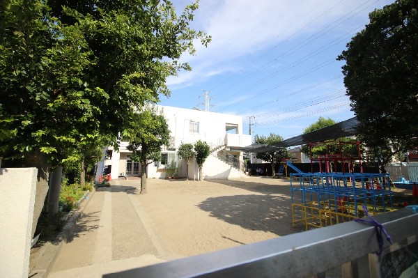 南日吉保育園(少人数で、家庭的な雰囲気の中、？子どもたちは南向きの園舎と園庭で、思う存分活動しています。)