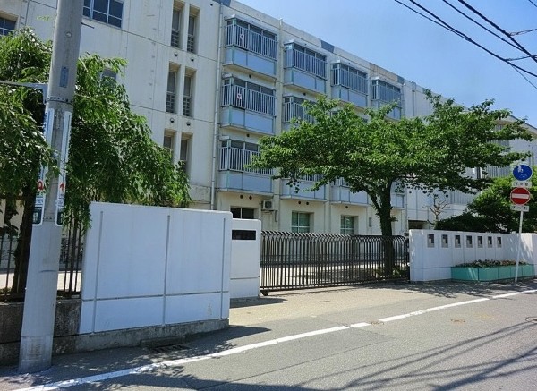 南加瀬中学校(成長の過程でより濃い時間を過ごす3年間。ここで過ごす時間は、お子様にとって、とても大切な思い出となるはずです。)