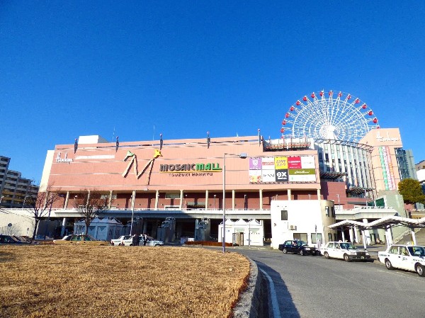 センター北駅 (センター北駅周辺は商業施設が多いので、ショッピング、お食事には最適です。映画館などもあるので一日遊べます。)