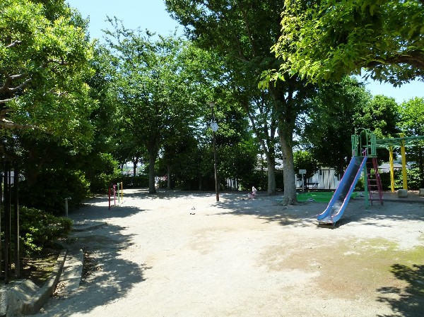 金程夕木公園(季節の移ろいを感じられます。四季を感じ、ジョギングをしたり、お子様と一緒に遊べる公園です。)
