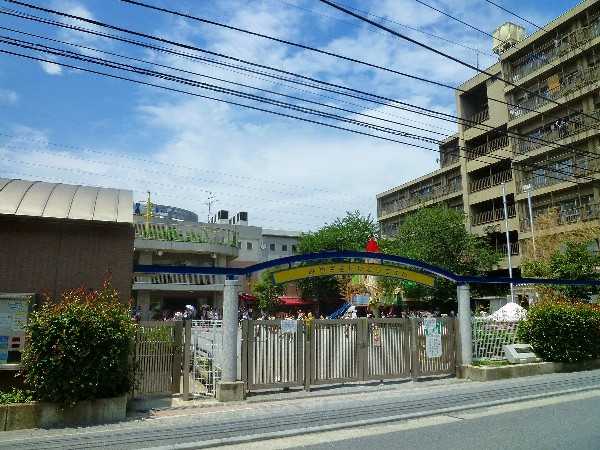 宮崎台幼稚園(宮崎台幼稚園は、「地球にやさしい幼稚園」です。太陽の光や風の力を電気に変えて使用しています。また、環境教育に積極的な取り組みをしております。)