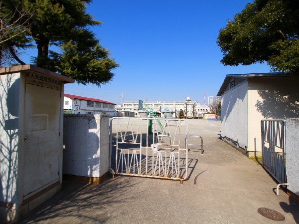 小倉小学校(学校教育目標は「よく考え進んで学習する子、心豊かな明るい子、責任をもってやり遂げる子、健康でたくましい子」)