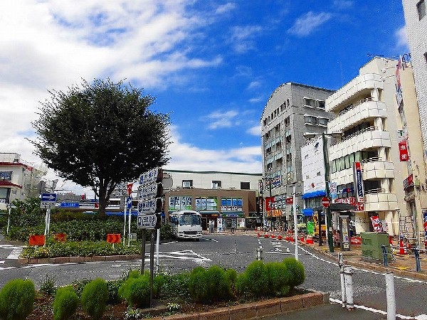 向ヶ丘遊園駅前(小田急線急行停車駅の「向ヶ丘遊園」駅。周辺には商業施設や銀行等の施設が揃っています。)