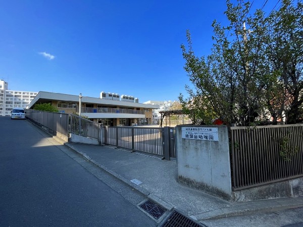 学校法人国際学園 青葉台幼稚園(田園都市の緑と太陽に恵まれた中で、のびのびと明るく、たくましく。)