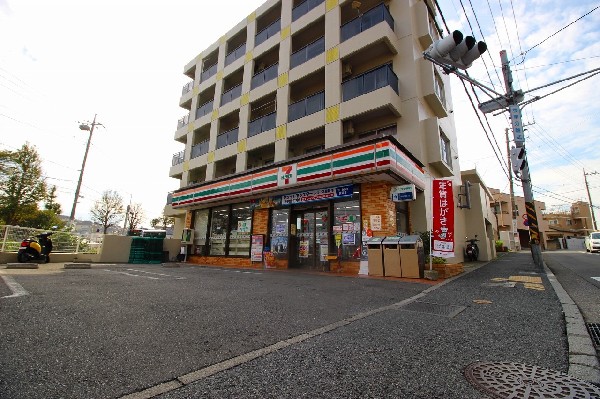 セブン‐イレブン川崎野川店(セブンミール、お弁当に定評のあるセブンイレブン、コンビニエンスの最大手ですね。)