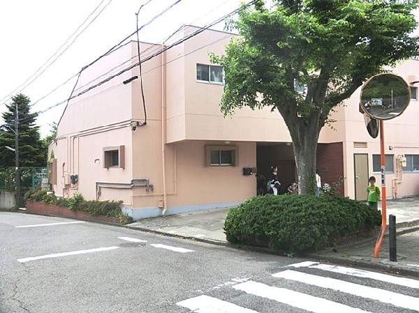 東洋英和かえで幼稚園(かけがえのない幼児期に子どもが子どもとしての時を存分に生きられるよう　子どもと共に生き　ご一緒に育てていきましょう)