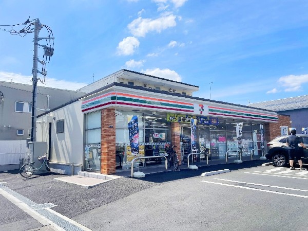 セブンイレブン川崎小倉3丁目店(セブンミール、お弁当に定評のあるセブンイレブン、コンビニエンスの最大手ですね。)