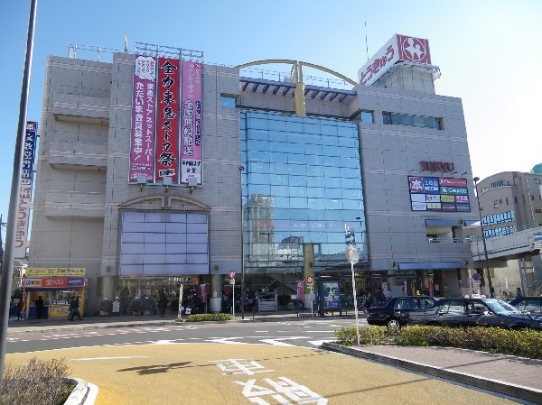 中山駅(横浜線と地下鉄グリーンラインが通る駅。南口からズーラシア行きバスあり。商店街もあり買い物に便利な駅。)