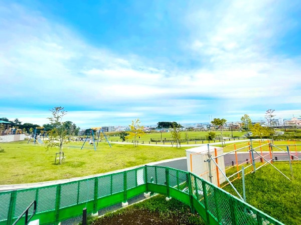 鶴見花月園公園(鶴見区に約40年ぶりに誕生した大規模公園。見晴らしもよく小さなお子様からお年寄りまで楽しめます。)