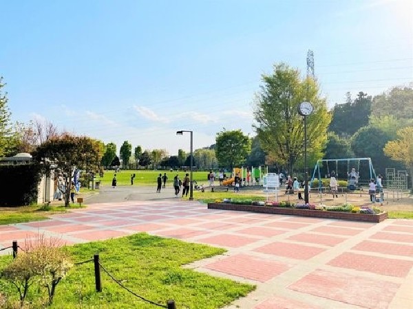 玄海田公園(自然に囲まれた環境でスポーツやバーベキューが楽しめる大きな公園。大人から子どもまでのびのび遊べます。)