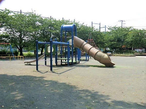 汐入公園(展望広場、ふれあい広場、ピクニック広場、複合遊具等を設け、のびのびと楽しめる公園です。)