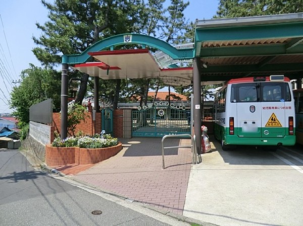 ニューライフ幼稚園(広い園庭で伸び伸びと遊べる幼稚園。大型遊具や小山でどろんこ遊びをして楽しみます。園舎から富士山が見えます。)