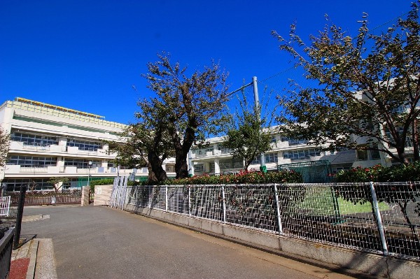 錦台中学校(学校教育目標は、「自立貢献」 夢をもち、努力をおしまず、感謝を共有できる生徒、を目標に掲げています。)