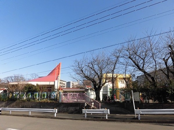 竹山幼稚園(少人数でのびのびととした保育を行っている園。ピアノ、バレエ、サッカーなどの課外教室も充実しています。)