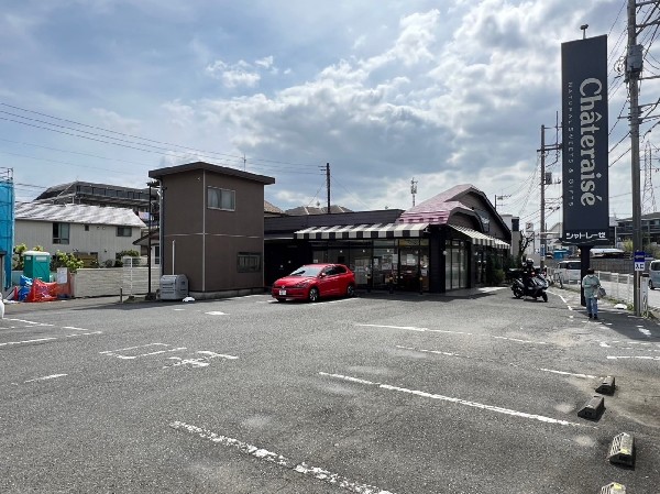 シャトレーゼ羽沢店(洋菓子・和菓子・アイスクリームなど、幅広いラインナップを取り揃え。季節限定のフルーツスイーツが充実。)