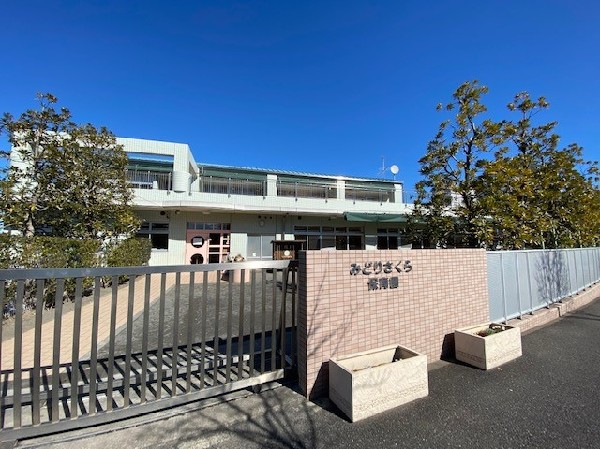 みどりさくら保育園(子どもの持つ生きる力が発揮できるよう援助していく保育園。栽培や料理を通して食への興味を育てます。)
